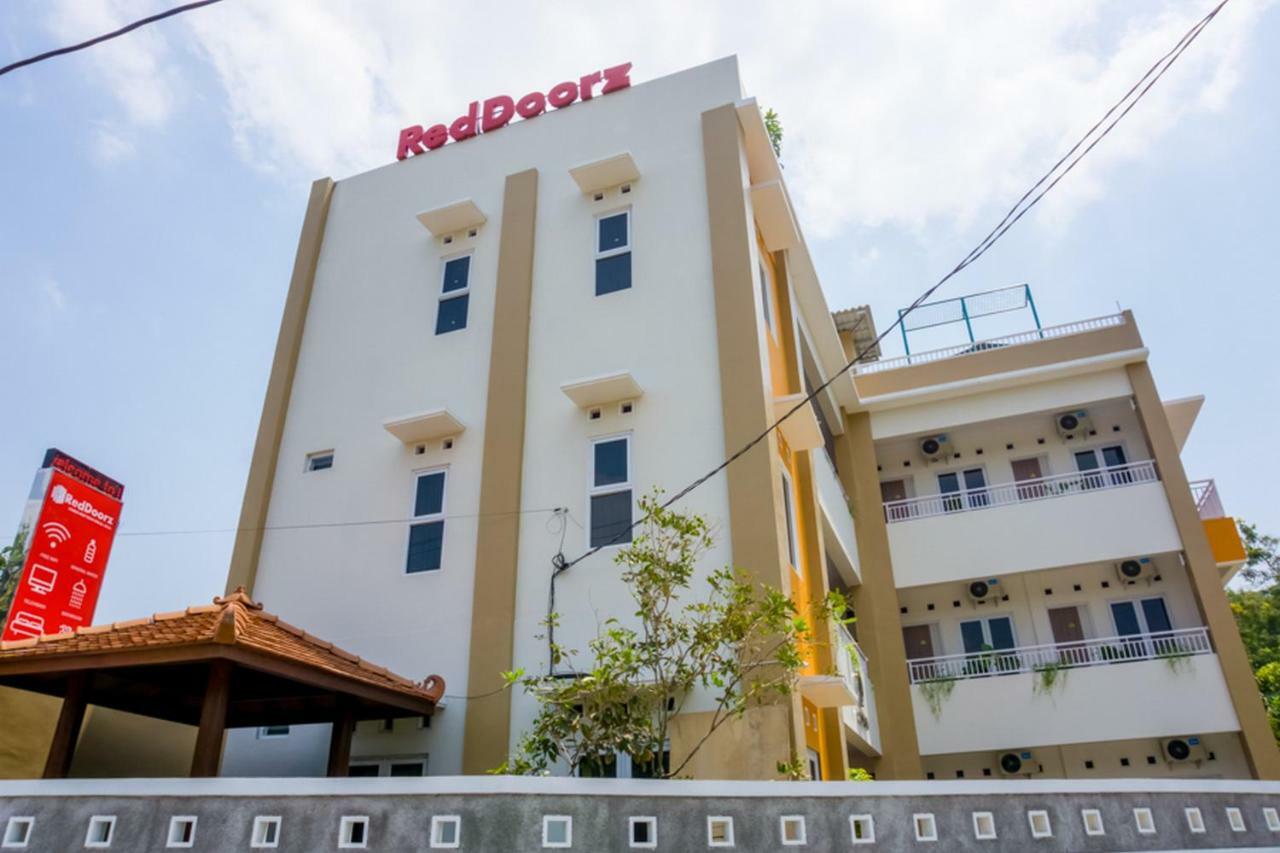 Reddoorz Syariah Near Taman Pelangi Monjali Hotel Melati Exterior foto